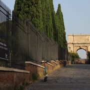 ローマ市最古の記念門