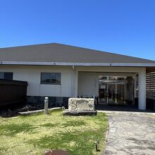 海沿いに建っていて、内湯や露天風呂から海が見えます。