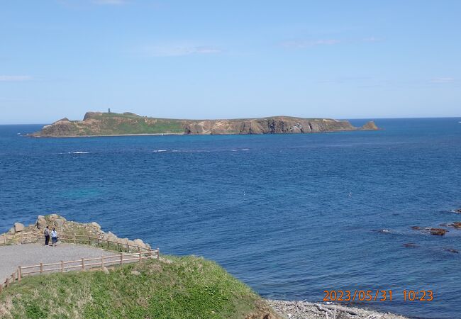 無人島で、スコトン岬の目の前に