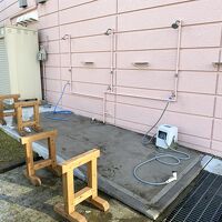 教会下にある無料の水シャワー