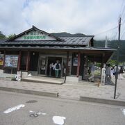 地元弥彦や新潟県内の観光パンフレットが多くありました