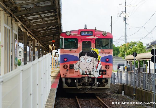 鬼太郎列車のうち「ねこ娘列車」を間近に見ることが出来ました。