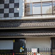 リニューアル工事なのに2年近くとは、建替えできる期間です。