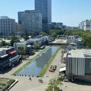 栄駅直結の公園