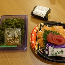 海ぶどうと海鮮丼とおにぎり