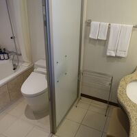 バスとトイレは隣どうし