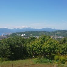 山頂からの景色。富士山や海もあり、けっこう絵になります。