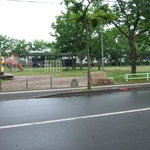 ＳＬもある大きな公園です