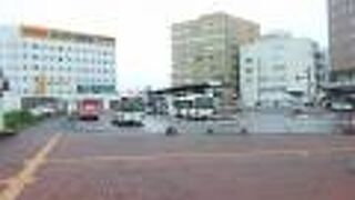 空港連絡バスはスーパーホテル前から出ます