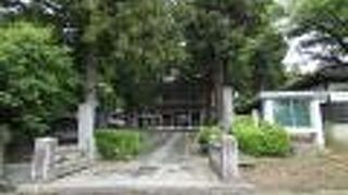 山門が荘厳な曹洞宗寺院