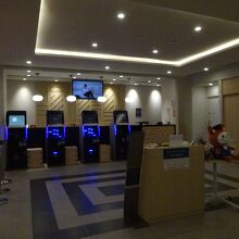 機械式チェックインのフロント