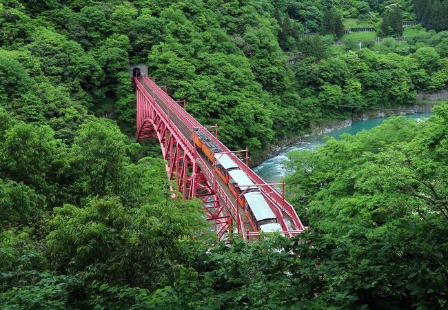 トロッコ列車が宇奈月を出て最初の絶景