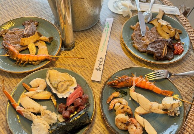 韓国風骨付きカルビステーキと蟹が美味しいビュッフェ