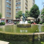 総見寺前に造られた小さな噴水広場です