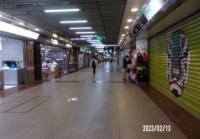 台北駅の地下には広大な地下街があります。