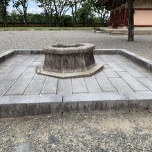 伝説の残る八角形の井戸。新羅時代のもの。