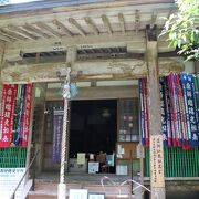 三徳山参道の階段を登って最初にあるお寺