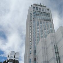 汐入駅前のタワーホテル、設計 丹下健三氏