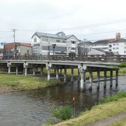 盛岡市中心部を流れる鮭が遡上する清流