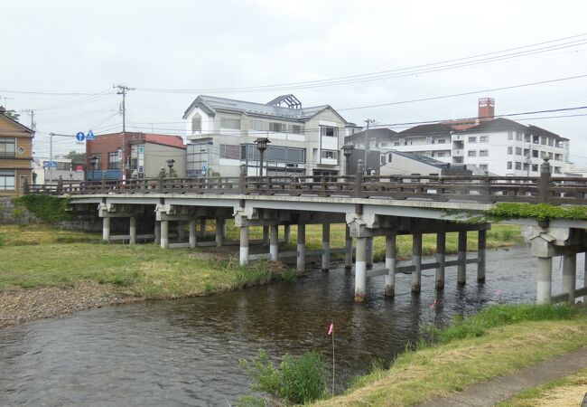 盛岡市中心部を流れる鮭が遡上する清流