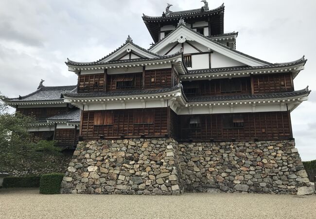 天守閣からの見晴らしも良いが、福知山城の見どころは、なんといっても光秀が築城した当時の面影を伝える石垣にある。