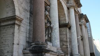 フランチェスコ・モーキ作の聖ペテロと聖パウロ像