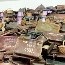 収容者たちのカバン