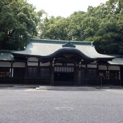 熱田神宮の南門近くの静かな感じの神社でした。