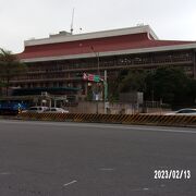 台鉄台北駅とは地下道でつながっています。