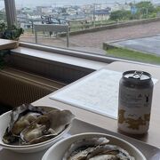 朝9時から厚岸名物牡蠣食べれます。