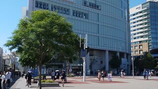 桜木町駅目の前