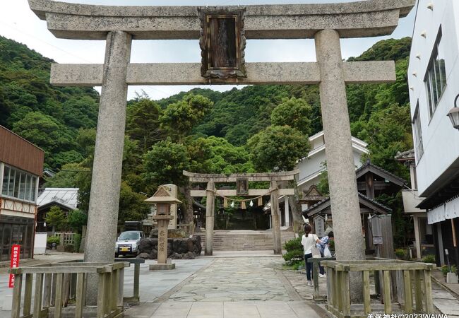 えびす様の総本宮で出雲大社との両参りがありがたいとされる綺麗な神社でした