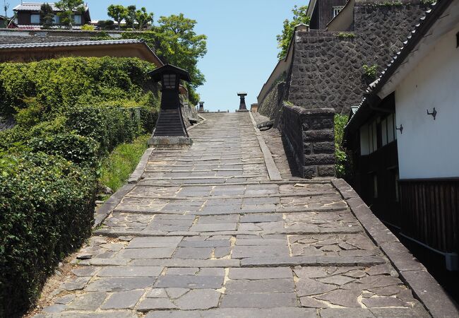 杵築の城下町の北台武家屋敷へと上る坂