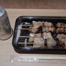 そして函館名物ハセスト「ジャンボやきとり弁当」をチンして頂く