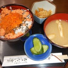 大盛はらこめし定食、味は良いが若干量が足りない