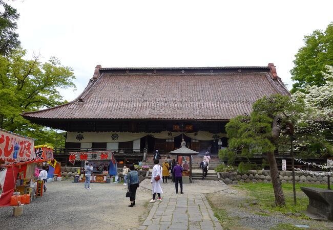 薬師公園のほぼ中央にあります