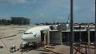 国際線利用、新しくきれいな空港に生まれ変わってました。