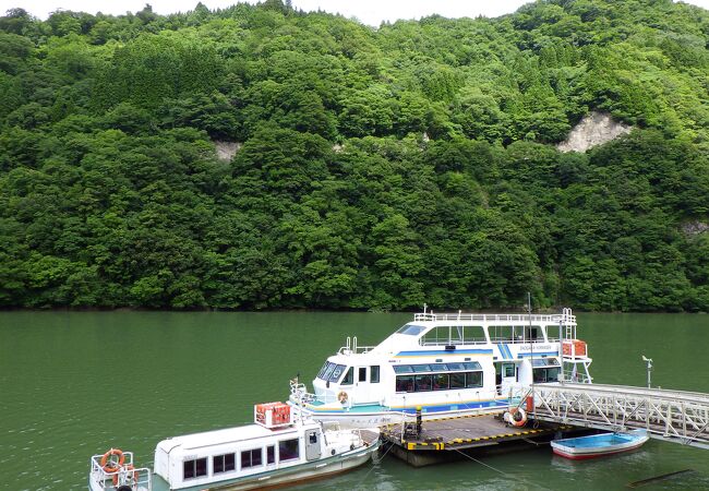 庄川峡遊覧船