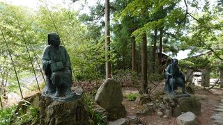 印象的な像です