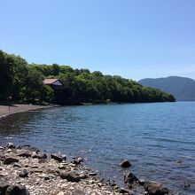 湖側からのボートハウス