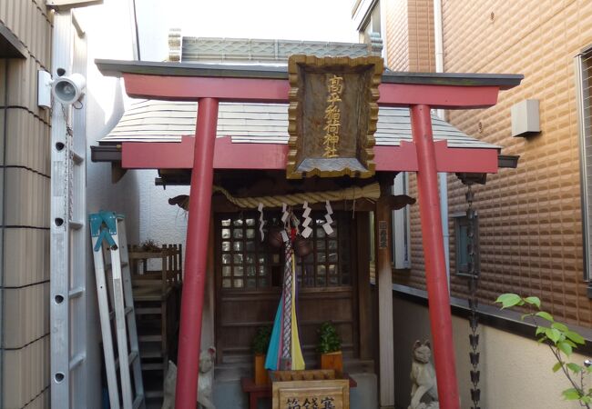 商店街を見守って鎮座