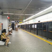 駅ホームの様子