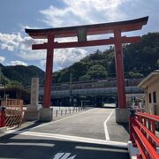 高尾山口駅近くにある氷川神社