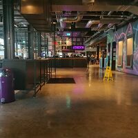 スタイリッシュ・ホテルをうたうモクシーらしいエントランス。