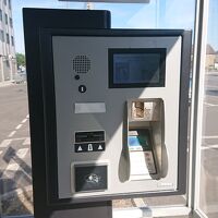 充電ケーブルは車載のものを使用。それで良いのだと思います。