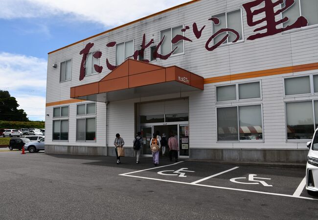 工場直売、試食もある淡路の蛸煎餅