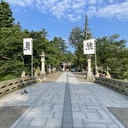 松が岬公園の濠に架かる石橋