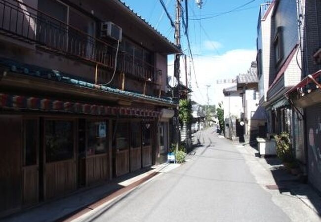 加太の町中を通る街道