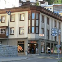 クリスタルホテルの前にはCO-OPがあるのでとても便利です。