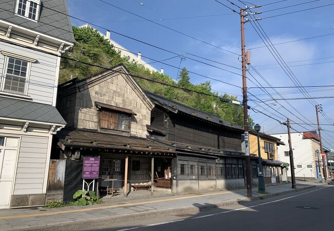 木造と石蔵の現役店